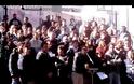 Παράσταση διαμαρτυρίας έξω από το κτίριο της διοικούσας επιτροπής του πανεπιστημίου [video]
