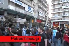 Πάτρα: Αντιεξουσιαστές πέταξαν αυγά στα γραφεία της ΝΟΔΕ - Πορεία φοιτητών κατά του σχεδίου Αθηνά