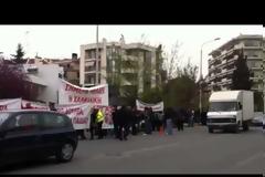 ΤΩΡΑ: Θέλουμε δουλειά και όχι φυλακή- Πολίτες υπέρ των μεταλλείων χρυσού βρίσκονται έξω από την Περιφέρεια (video+ΦΩΤΟ)