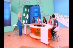 Η Eλένη Μενεγάκη εμφανίστηκε στην εκπομπή της χωρίς σουτιέν!