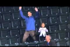 Ένας daddy... very cool! [video]