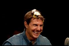 Ο Tom Cruise σπάει αυγά στο κεφάλι του [Video]