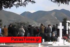 Πάτρα: Συγγενείς και φίλοι αποχαιρέτησαν τον Κώστα Φράγγο - Αλήτες φώναζε ο πατέρας του [video]