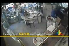 Η στιγμή της ληστείας στο κοσμηματοπωλείο της Λαμίας [Video]