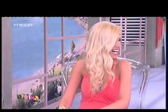Την έγδυσαν σε τηλεοπτική εκπομπή! (Video)