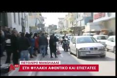 Αμετανόητοι οι επιστάτες της Μανωλάδας - Έφτυσαν τους δημοσιογράφους - Δείτε video