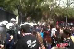 ΤΩΡΑ: Ένταση και χημικά έξω από το τούρκικο προξενείο [video]