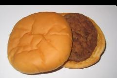 Δείτε πώς είναι ένα χάμπουργκερ των McDonald's φτιαγμένο πριν από 14 χρόνια!