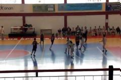 Τρομακτικό buzzer beater της 12χρονης Δήμητρας [video]