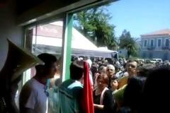 Καλαμάτα: Ένταση στο Jumbo με μέλη του ΠΑΜΕ [video]