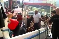 VIDEO: Ψαράς έπιασε σαλάχι 200 κιλών στη Λευκάδα