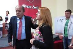 Δασκάλα αρνείται να βραβευθεί από βουλευτή της NΔ και τον αποκαλεί προδότη