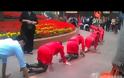 VIDEO-ΣΟΚ: Δείτε πως τιμώρησε εργοδότης τους υπαλλήλους του!