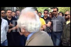 Με μαύρες σημαίες οι εξωτερικοί φρουροί των φυλακών Κορυδαλλού έξω από το Υπ.Δικαιοσύνης