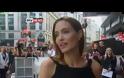 Aγέρωχη και χαμογελαστή η Angelina Jolie στην πρώτη της δημόσια εμφάνιση μετά τη μαστεκτομή - Δείτε video