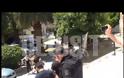 Ήθελαν να τον λιντσάρουν - Θάνατος! Θάνατος! φώναζαν συγκεντρωμένοι στα δικαστήρια στον δολοφόνο του ζευγαριού στο Aλιβέρι