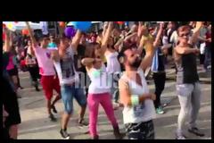 Βουλιάζει η Αθήνα από την παρέλαση των gay! - Εντυπωσιακές εικόνες και βίντεο