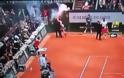 2 VIDEO - Εισβολέας με καπνογόνο στον τελικό του Ρολάν Γκαρός!
