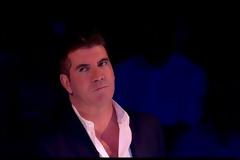 Επεισόδιο στο Britain's Got Talent! Διαγωνιζόμενη έριξε αυγά σε κριτή [video]