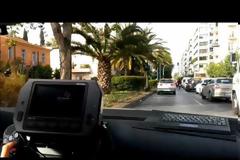Απίστευτο βίντεο! Η αστυνομία συνοδεύει όχημα στο νοσοκομείο
