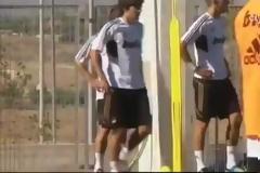 Το μήλο έπεσε κάτω από την μηλιά [Video]
