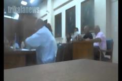 Εκτός ελέγχου η κατάσταση στο Δημοτικό Συμβούλιο Τρικάλων με επίθεση σε εκπρόσωπο των «Ανεξάρτητων Ελλήνων»