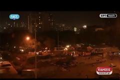 ΑΙΜΑΤΗΡΗ ΕΠΕΜΒΑΣΗ ΤΗΣ ΑΣΤΥΝΟΜΙΑΣ ΣΤΗΝ ΠΛΑΤΕΙΑ ΤΑΞΙΜ
