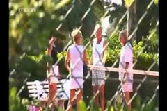 Tο σεμνό μαγιό και οι… φωνές της Σκορδά!