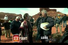 Άλογο παραλίγο να σκοτώσει τον Johnny Depp! [Video]