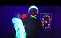 Δημιουργώντας με blacklight φωτισμό [Video]