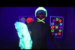 Δημιουργώντας με blacklight φωτισμό [Video]