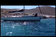 Δείτε βίντεο από την επιχείρηση διάσωσης τουριστικού σκάφους στη Ντία!