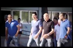 Συγκινητικό βίντεο με τον Σάκη Ρουβά να κάνει μαστορέματα