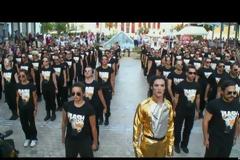 Το μεγαλύτερο ελληνικό flashmob έγινε για τον Michael Jackson