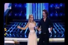 Το γλυκό φιλί του Κρατερού στην Κατερίνα Καραβάτου - Δείτε το video
