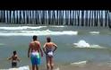 Ναυαγοσώστη σώσε μας...