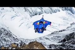 Base jumping από το Έβερεστ! [Video]
