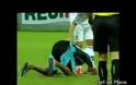 Οπαδός φιλάει τα παπούτσια του Fred! [Video]