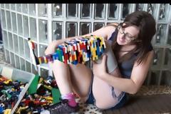 31χρονη έφτιαξε τεχνητό μέλος με τουβλάκια Lego [video]