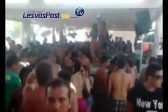 Γέμισαν οι παραλίες της Λέσβου… χορός-τραγούδι-βουτιές