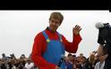 ΝΤΥΘΗΚΕ... Super Mario Ο ΦΕΤΕΛ! (ΒΙΝΤΕΟ & PHOTOS)