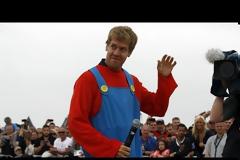 ΝΤΥΘΗΚΕ... Super Mario Ο ΦΕΤΕΛ! (ΒΙΝΤΕΟ & PHOTOS)