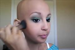 Έχασε τη μάχη με τον καρκίνο η 13χρονη beauty guru, Thalia Castellano!