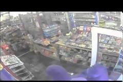 Βίντεο-σοκ: Ληστές προσπάθησαν να τον κάψουν ζωντανό