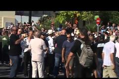 ΧΡΥΣΗ ΑΥΓΗ: ΣΥΣΣΙΤΙΟ ΜΟΝΟ ΓΙΑ ΕΛΛΗΝΕΣ ΣΤΑ ΓΡΑΦΕΙΑ ΤΟΥ ΚΟΜΜΑΤΟΣ