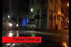 Πάτρα: Φούσκωσε το οδόστρωμα στην Μαιζώνος – Έσπασε και νέος αγωγός της ΔΕΥΑΠ [video]