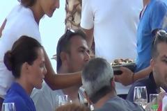 Άφησαν τα ουζάκια και έπιασαν το... σούσι Ρέμος και Φιλιππίδης στη Μύκονο! [video]