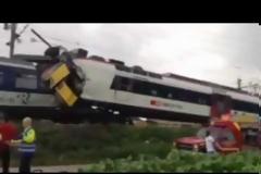 Δείτε φωτογραφίες και βίντεο από τη μετωπική σύγκρουση των τρένων στην Ελβετία