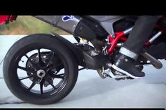 Η μάχη της σούζας με Ducati Hypermotard (Βίντεο)