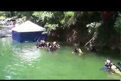 Απίστευτο: Επί πέντε μέρες έτρωγε, κοιμόταν και έβλεπε τηλεόραση κάτω από το νερό [video]